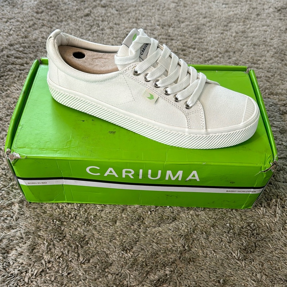 Cariuma OCA Low Off-White Canvas Sneaker